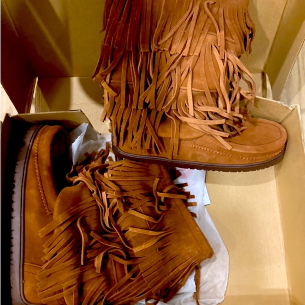 Manitobah  mukluks Buffalo dancer boots. Rich copper brown. Size 10